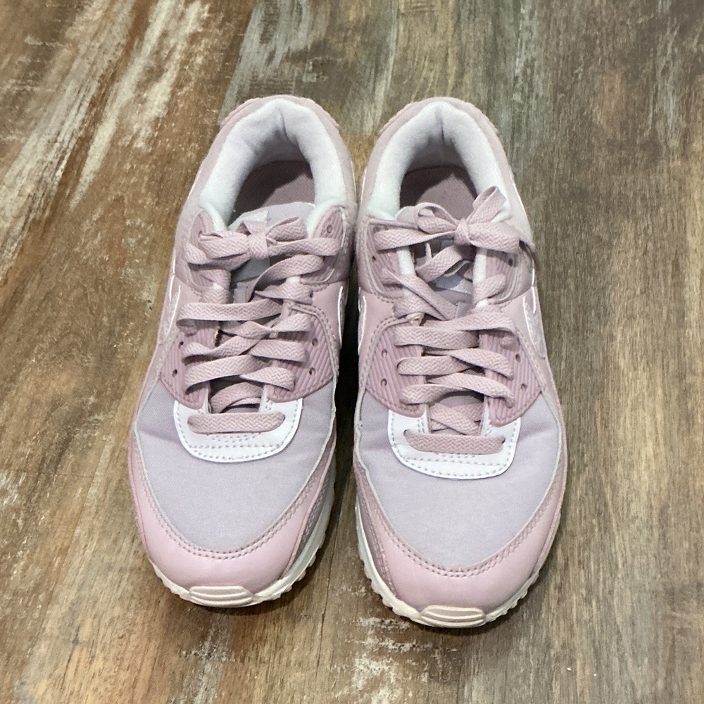 Nike Women's Light Purple Sneakers